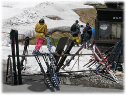 月山スキー場でスキー